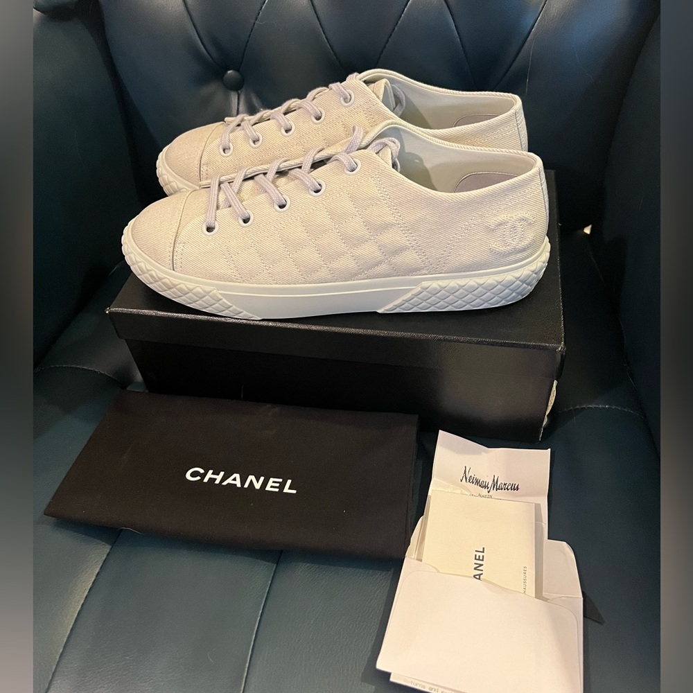Like new. Chanel 22C Light Blue Grey Denim CC Logo Low Top Sneaker.  Size 41.